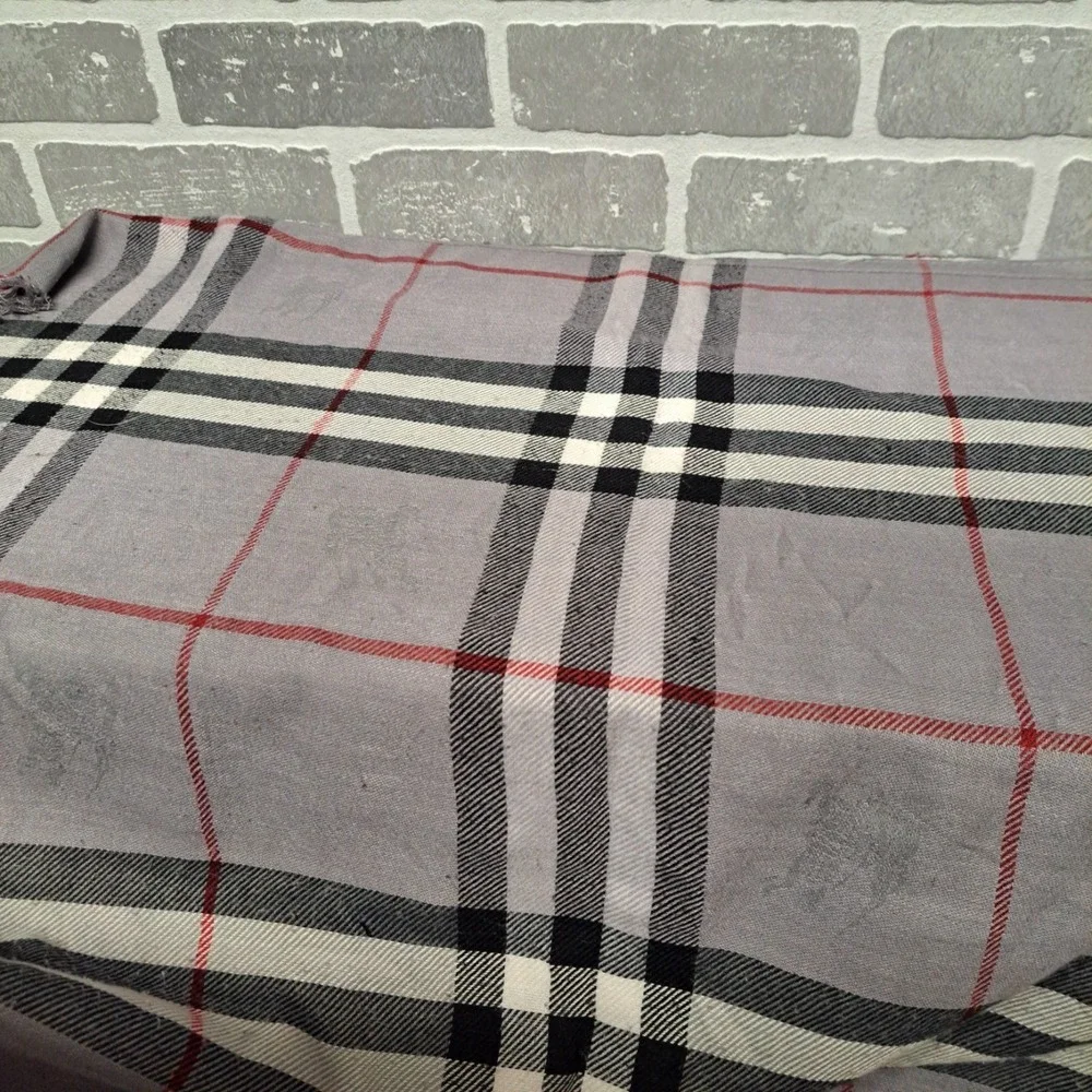 Burberry London Classic Gray Check Scarf Made in Scotland 100% Cashmere 72X28 In